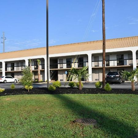 Baymont By Wyndham Macon I-75 Motel Exterior photo