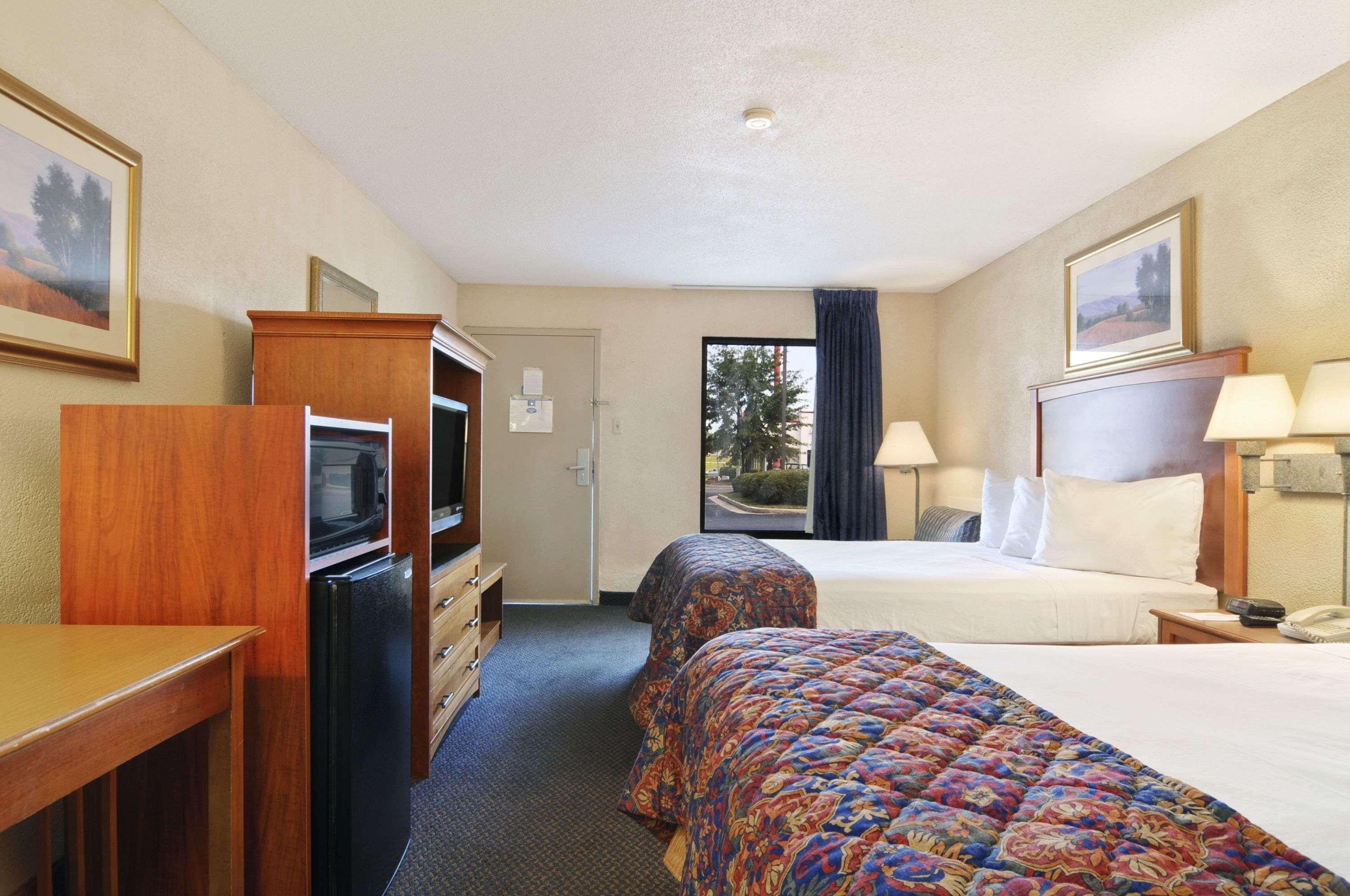 Baymont By Wyndham Macon I-75 Motel Exterior photo