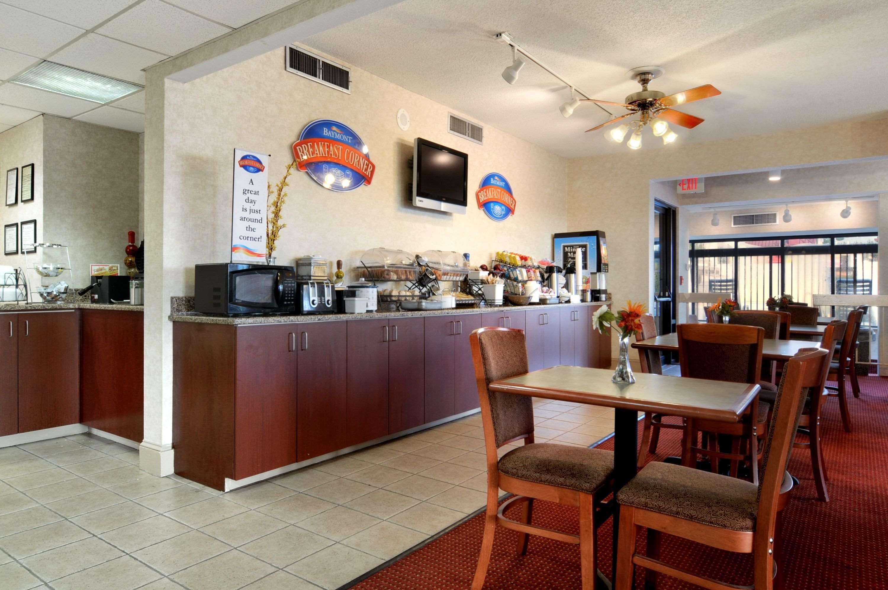 Baymont By Wyndham Macon I-75 Motel Exterior photo
