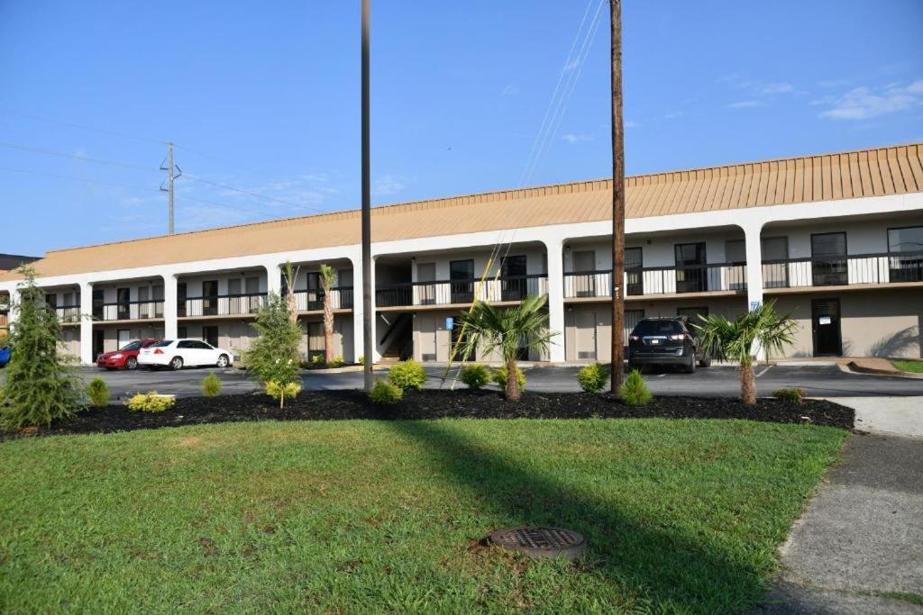 Baymont By Wyndham Macon I-75 Motel Exterior photo