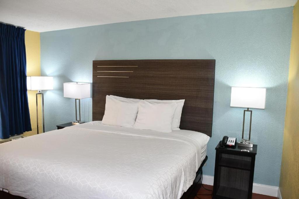 Baymont By Wyndham Macon I-75 Motel Exterior photo
