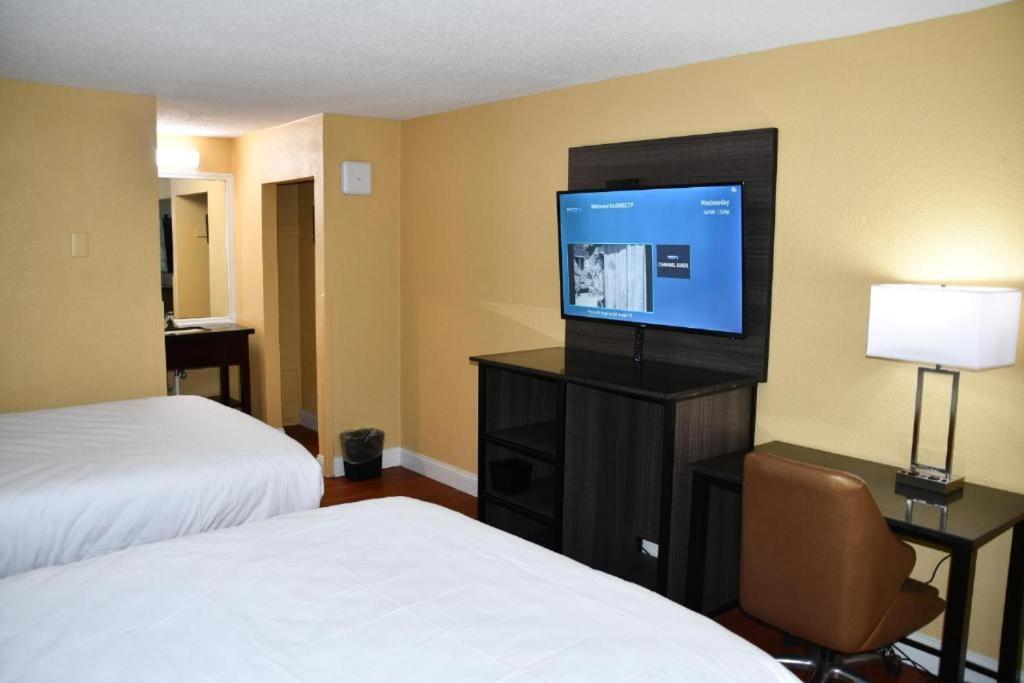 Baymont By Wyndham Macon I-75 Motel Exterior photo