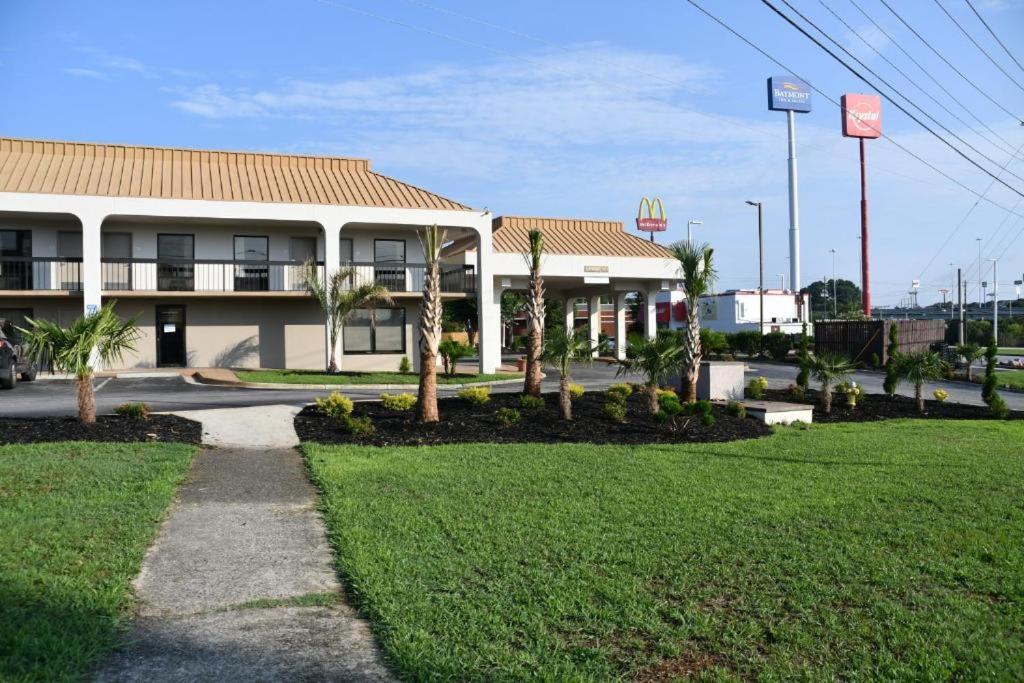 Baymont By Wyndham Macon I-75 Motel Exterior photo